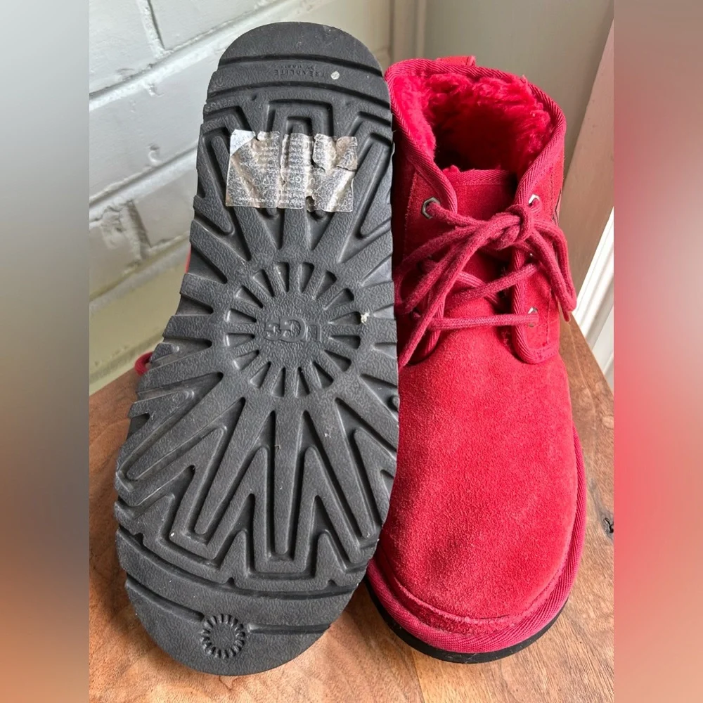UGG Men's Neumel Graphic Outline Chukka Boot‎ Samba Red/Black Suede 8